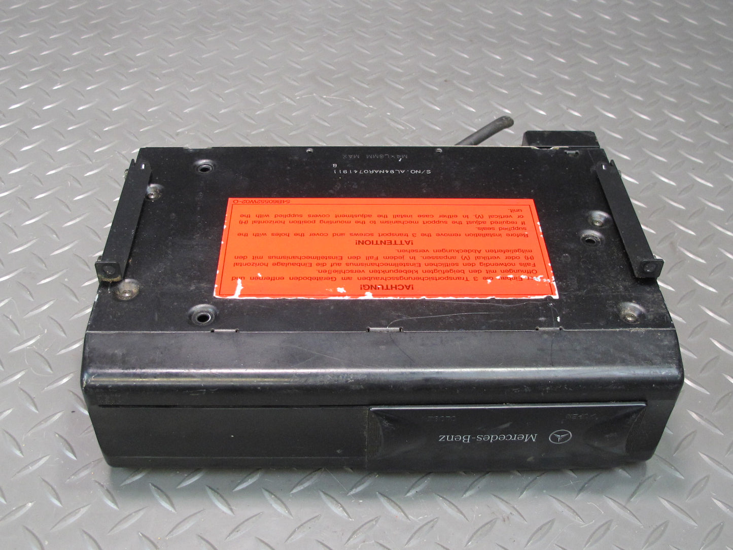 94-95 Mercedes W124 300D CD Changer w Magazine 0028204289 OEM