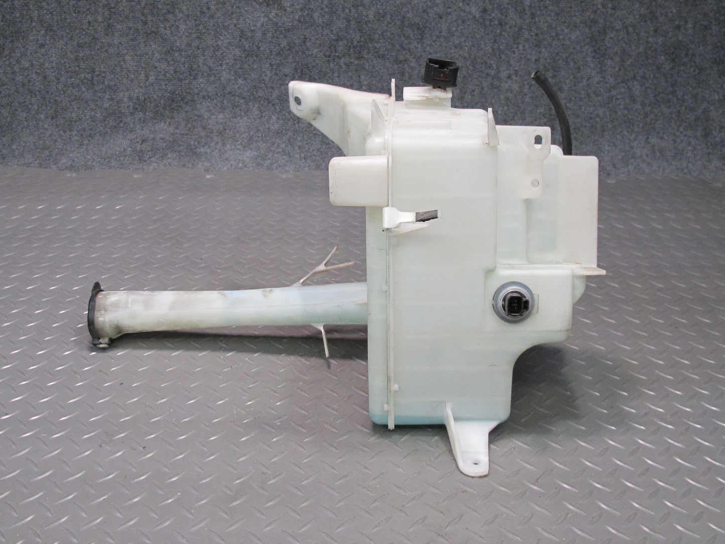 01-06 Lexus UCF30L LS430 Windshield Washer Reservoir Bottle Tank w Pump OEM