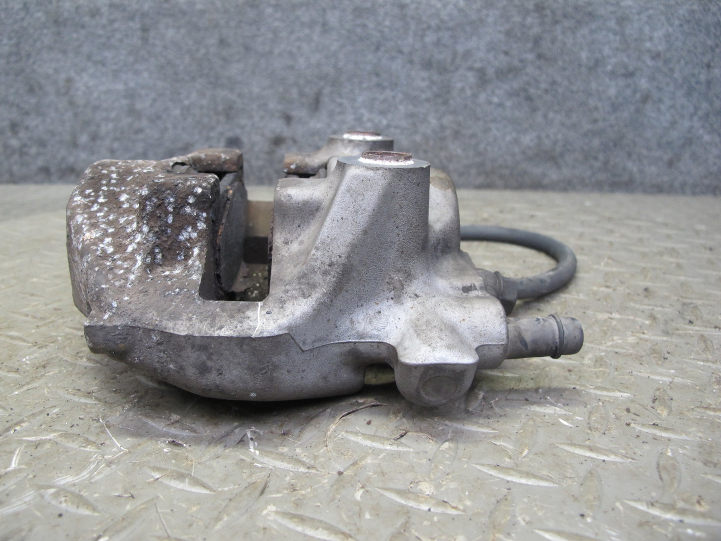 01-06 Lexus UCF30L LS430 Set of 2 Rear Left & Right Sumitomo Brake Caliper OEM