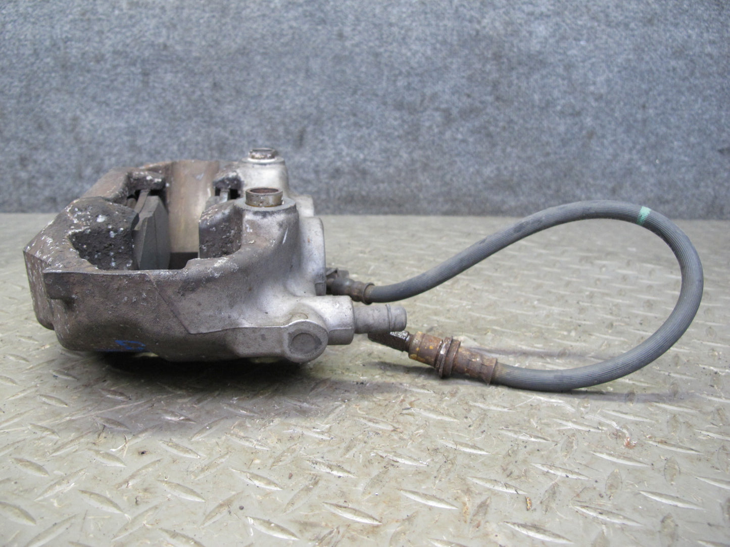 01-06 Lexus UCF30L LS430 Set of 2 Front Left & Right Sumitomo Brake Caliper OEM