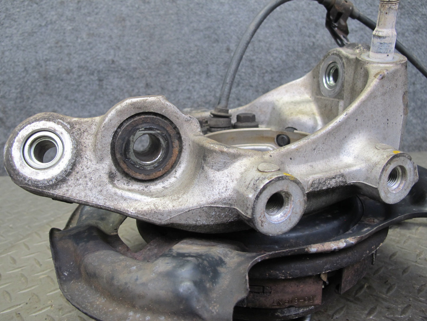 01-06 Lexus LS430 UCF30L RWD Rear Right Spindle Knuckle Wheel Hub Bearing OEM