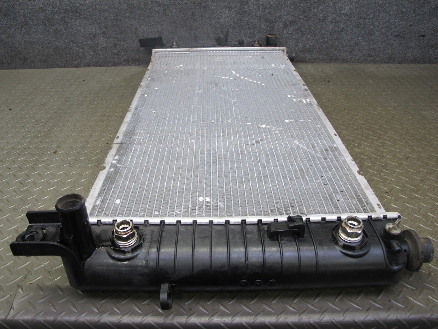 2003-2007 Hummer H2 6.0L Engine Motor Coolant Radiator