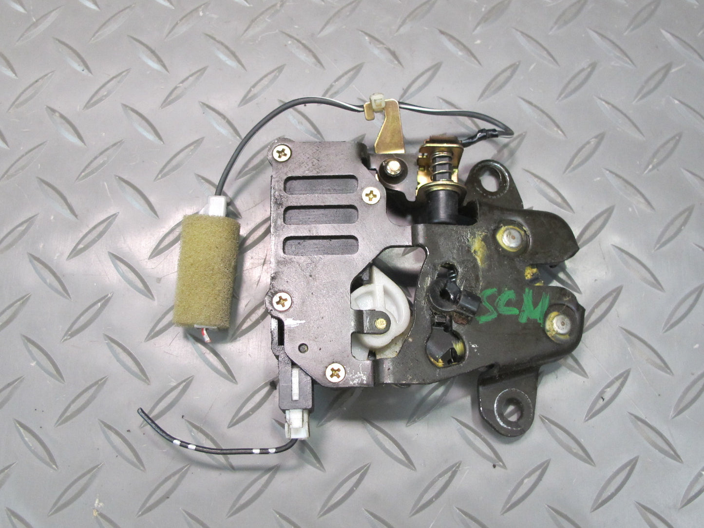 92-00 Lexus UZZ30L SC300 SC400 Rear Trunk Lid Lock Latch Actuator OEM