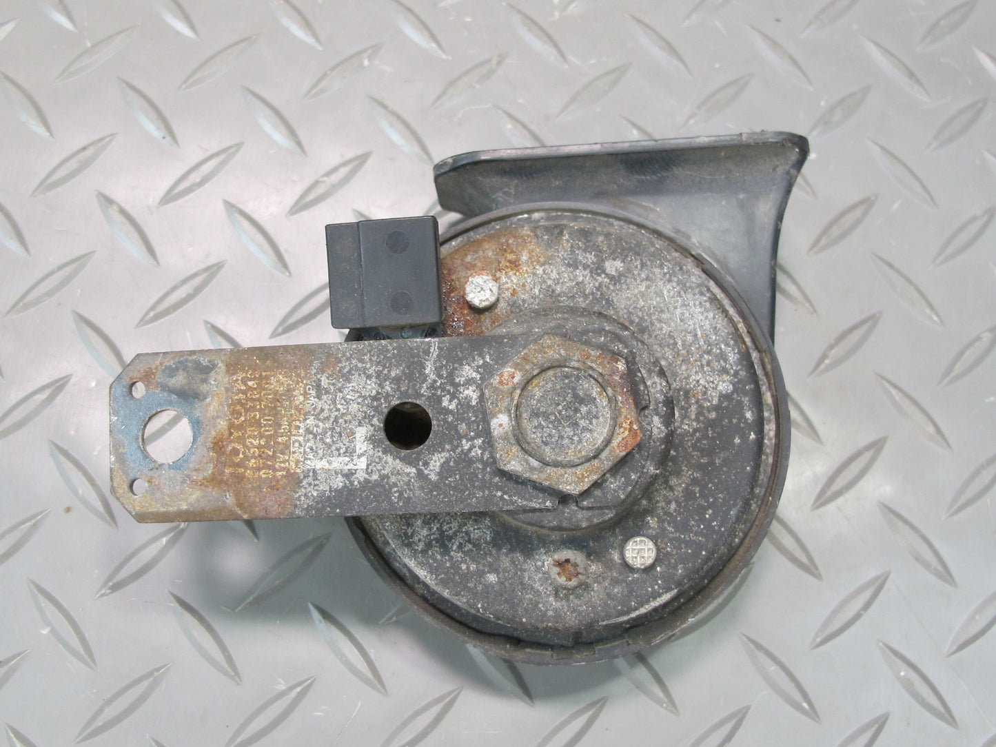 92-00 Lexus UZZ30L SC300 SC400 Set of 2 High & Low Tone Note Horn Signal OEM