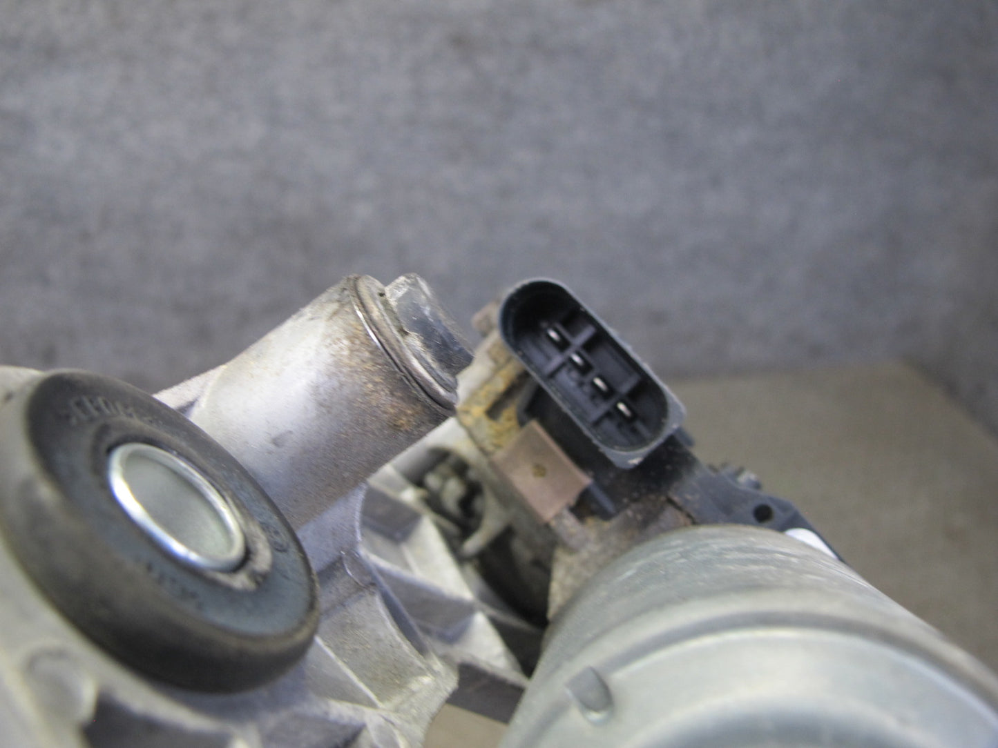 2011-2018 Porsche Cayenne 958 Windshield Wiper Transmission Linkage W/ Motor