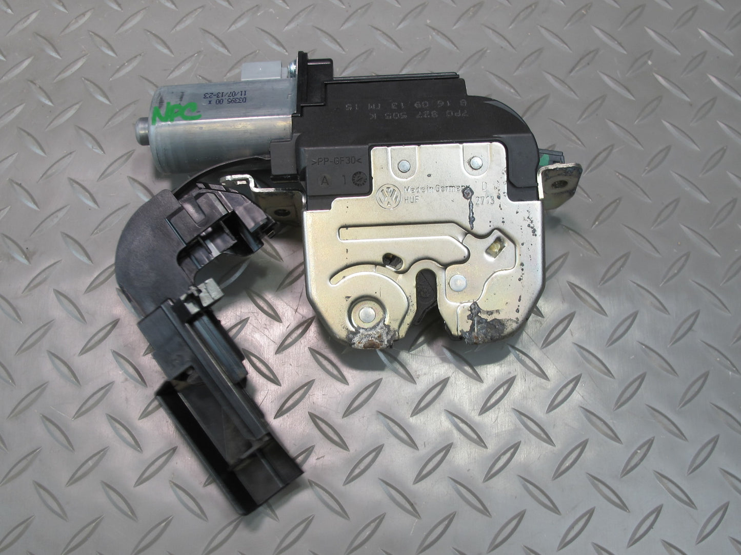 2011-2018 Porsche Cayenne 958 Rear Trunk Lid Hatch Lock Latch Actuator