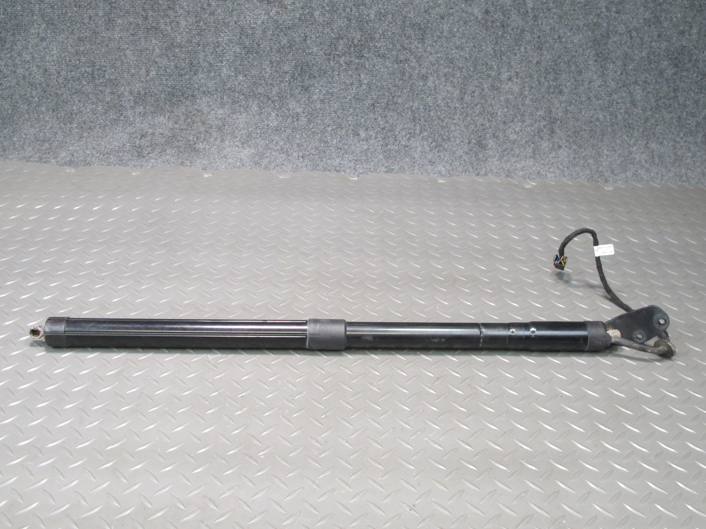 2011-2014 Porsche Cayenne 958 Rear Trunk Hatch Strut Shock Left Right Side Set