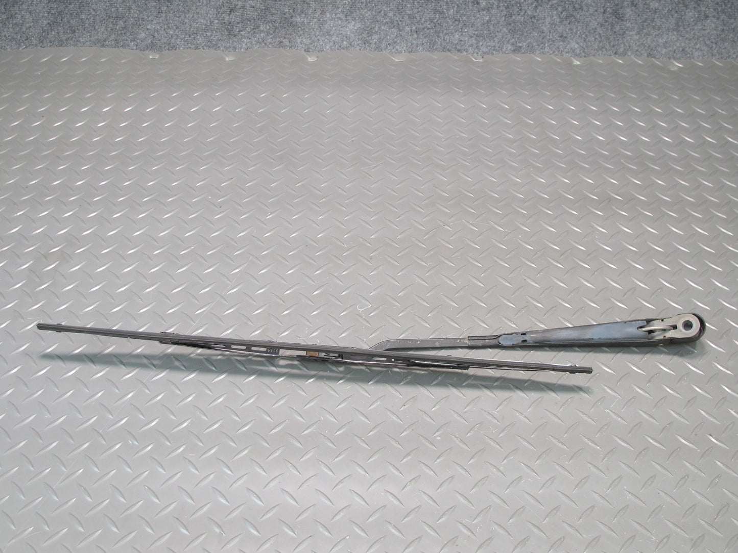 75-85 Mercedes W123 300D Set of 2 Front Left & Right Windshield Wiper Arm OEM