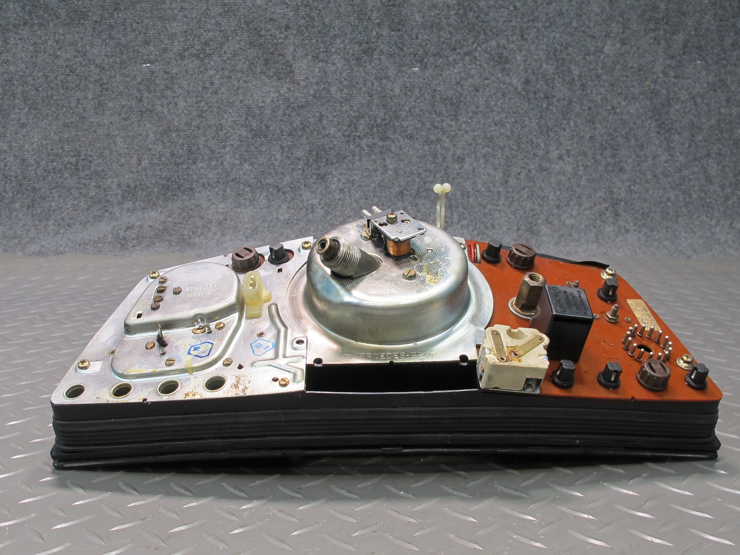 1984 Mercedes W123 300D Diesel A/T Instrument Cluster Gauge Speedometer OEM