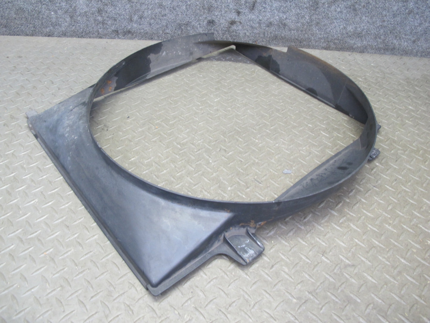 81-85 Mercedes W123 300D Engine Cooling Fan Motor Shroud OEM