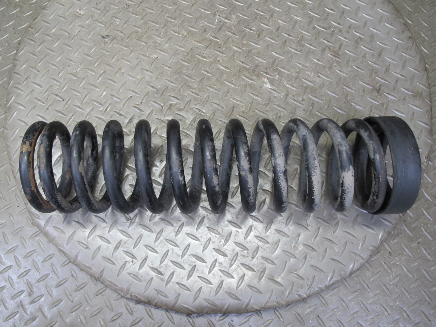 77-85 Mercedes W123 300D Set of 2 Front Left & Right Suspension Coil Spring OEM