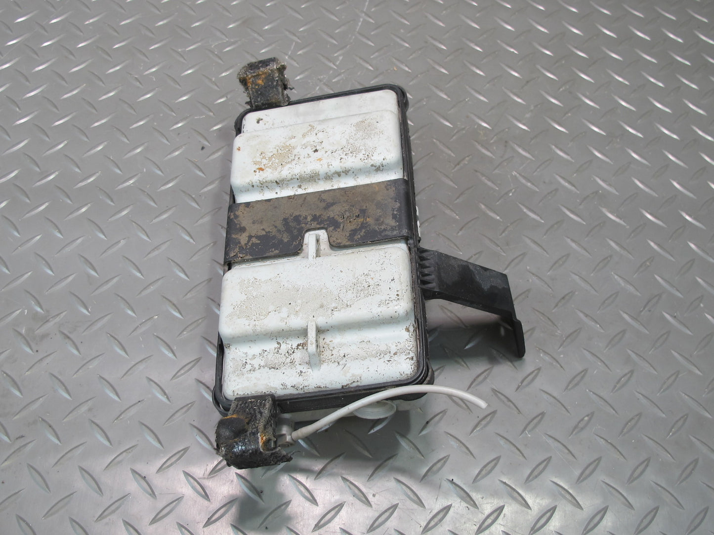 03-06 Mercedes R230 Sl-class Seat Vacuum Pump Reservoir Tank 2208050119 OEM