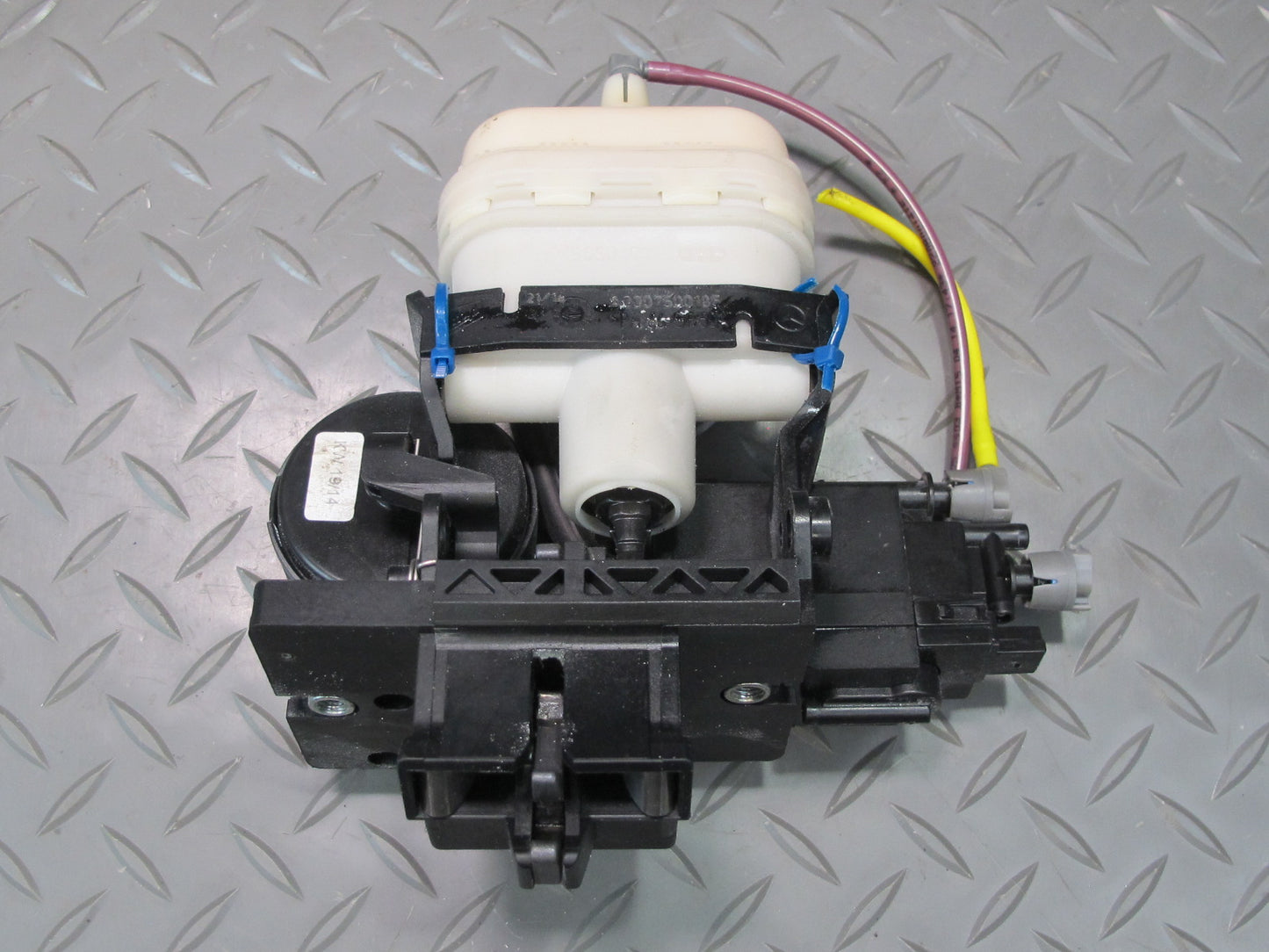 03-06 Mercedes R230 Sl-class Trunk Lid Lock Latch Vacuum Actuator 2208000275 OEM