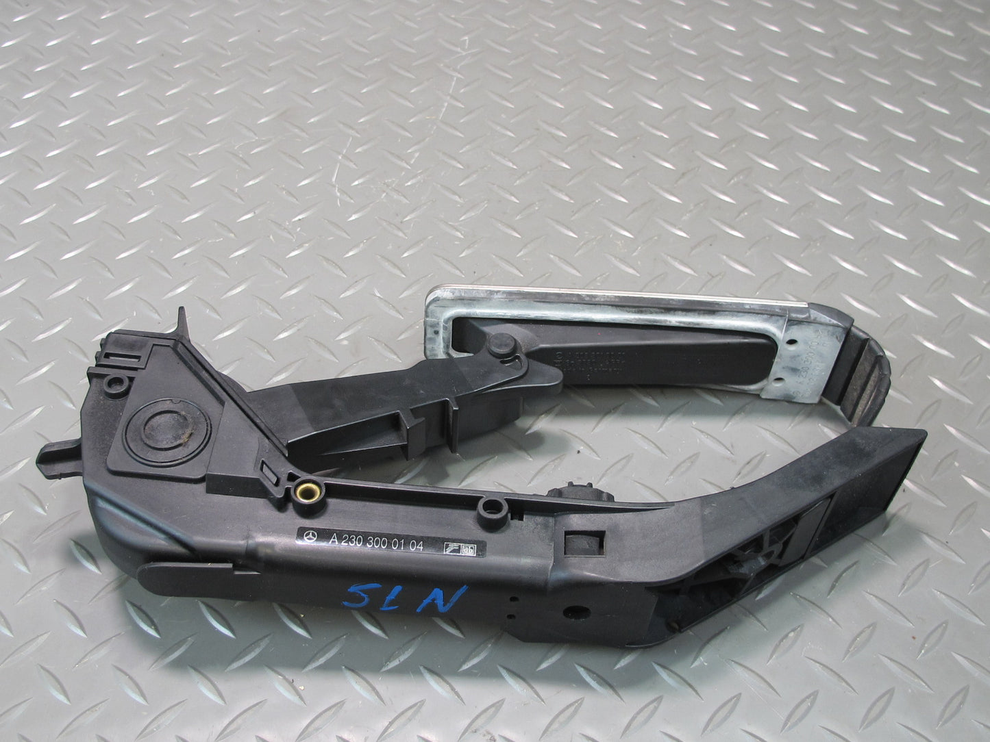 03-08 Mercedes R230 Sl-class Gas Acceleration Pedal 2303000104 OEM