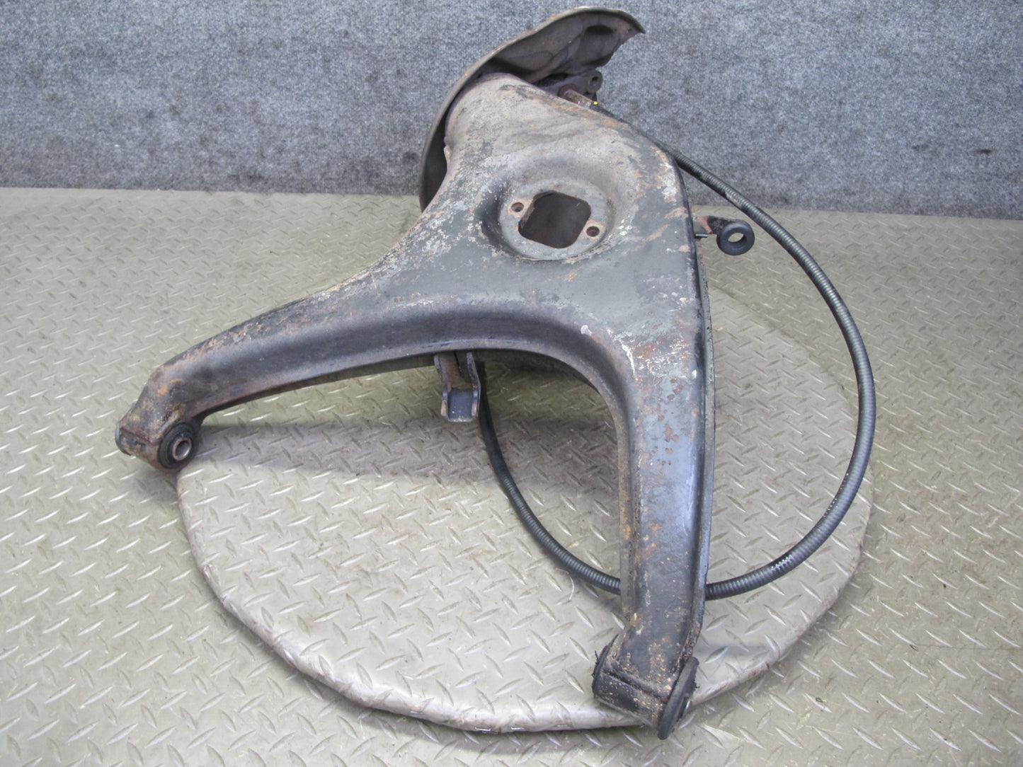 77-85 Mercedes W123 300D Sedan Rear Left Spindle Knuckle Wheel Hub Bearing OEM