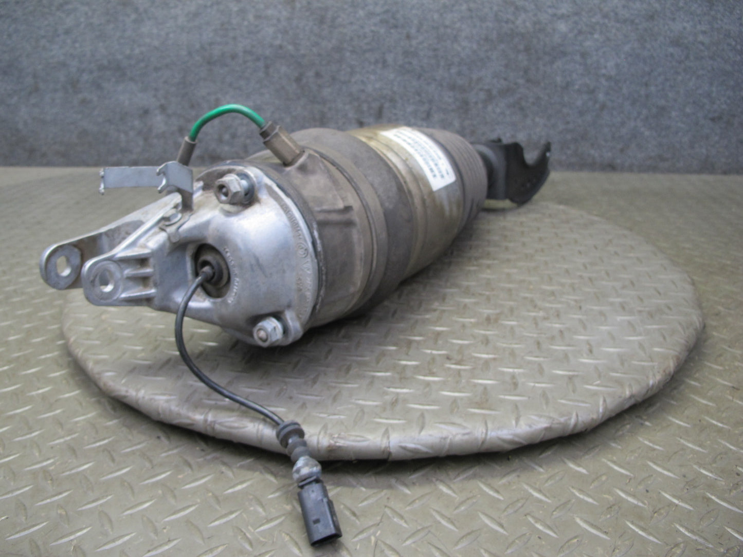 2011-2018 Porsche Cayenne S 958 4.8L Front Right Air Ride Shock Strut Absorber