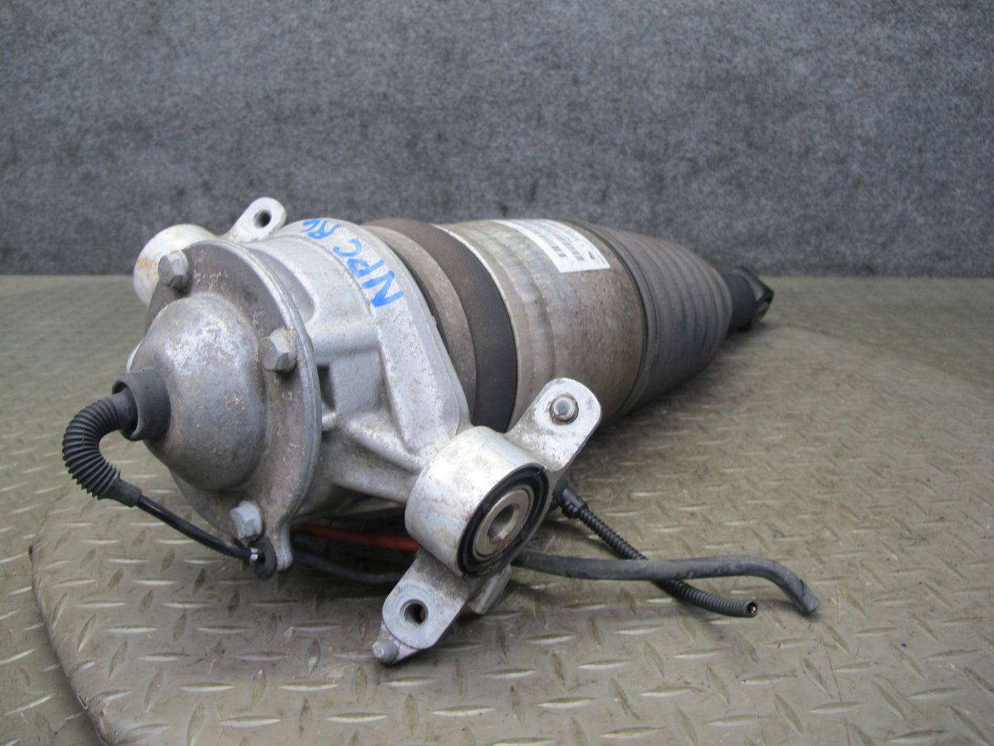 2011-2018 Porsche Cayenne S 958 4.8L Rear Left Air Ride Shock Strut Absorber