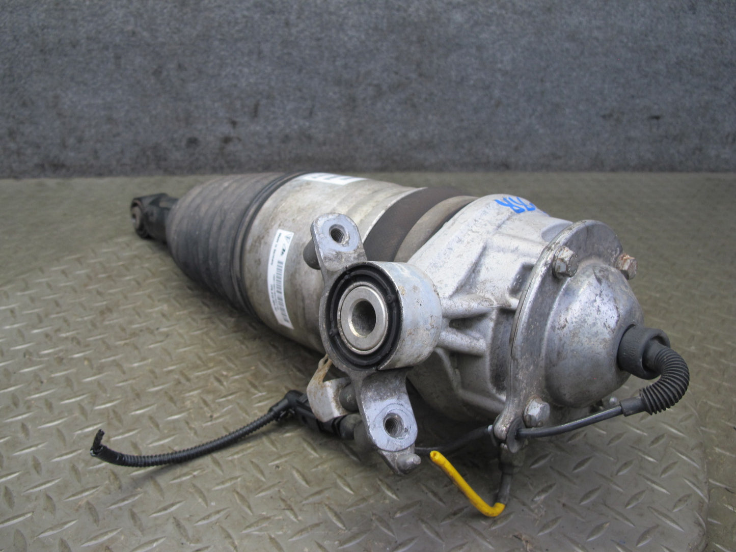 2011-2018 Porsche Cayenne S 958 4.8L Rear Right Air Ride Shock Strut Absorber