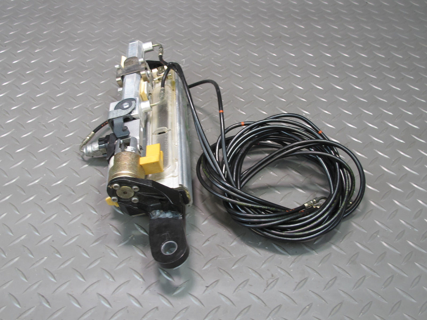 03-12 Mercedes R230 Sl-class Convertible Right Pawl Cylinder Support OEM