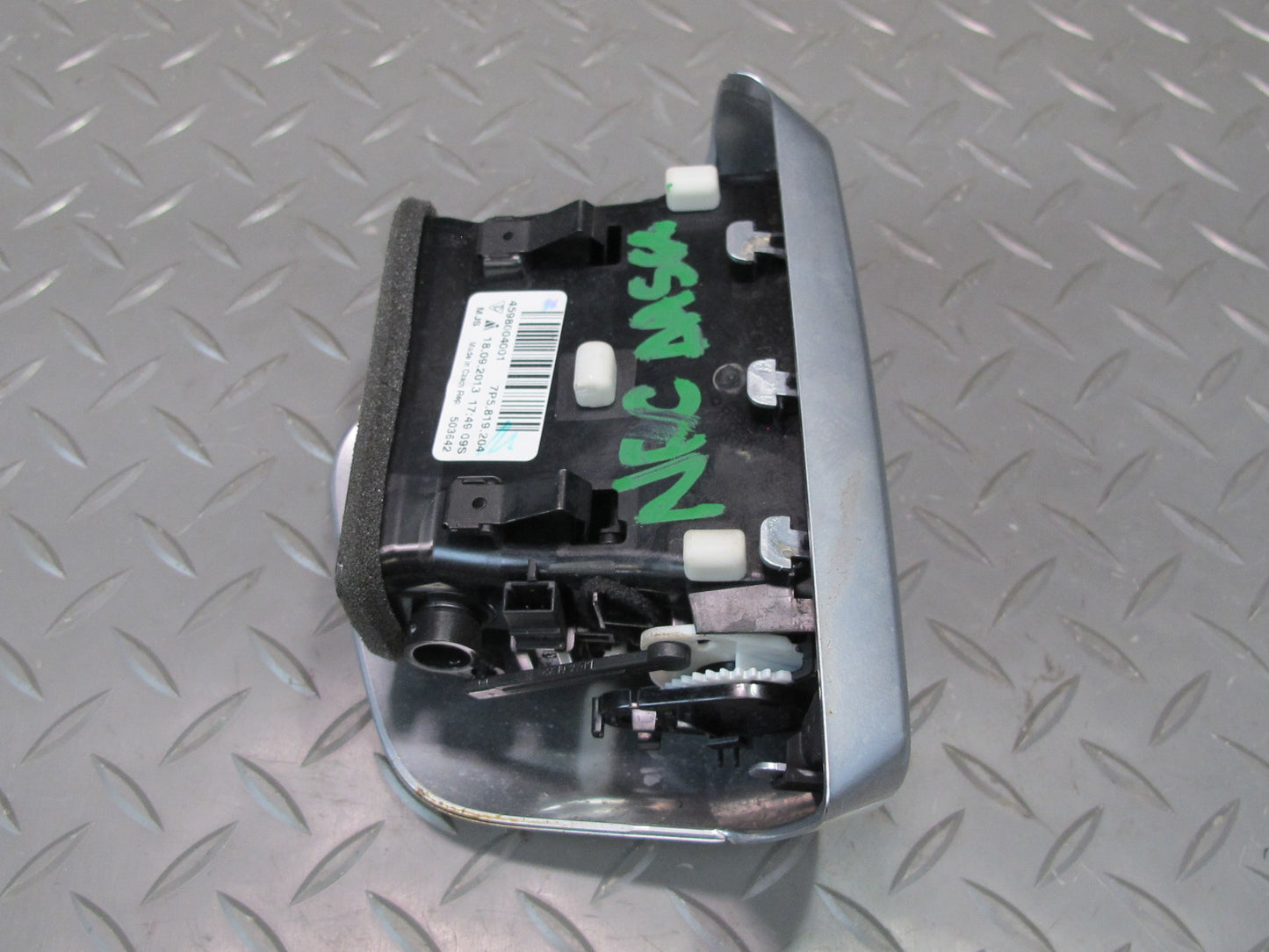 2011-2018 Porsche Cayenne 958 Rear Right Side Center A/C Heater Air Vent Grille