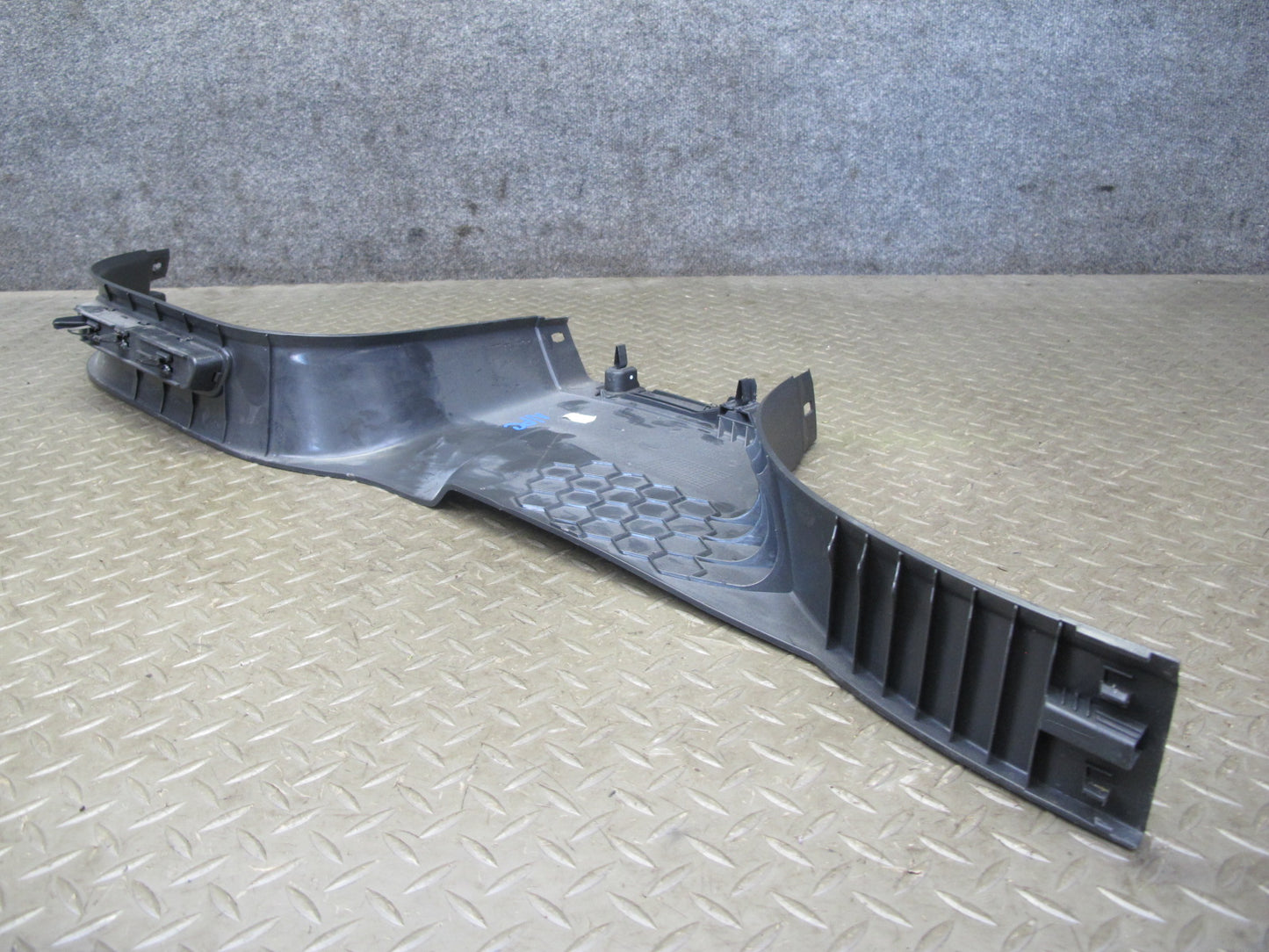 2011-2018 Porsche Cayenne 958 Right Pass Side B Pillar Lower Trim Cover Panel