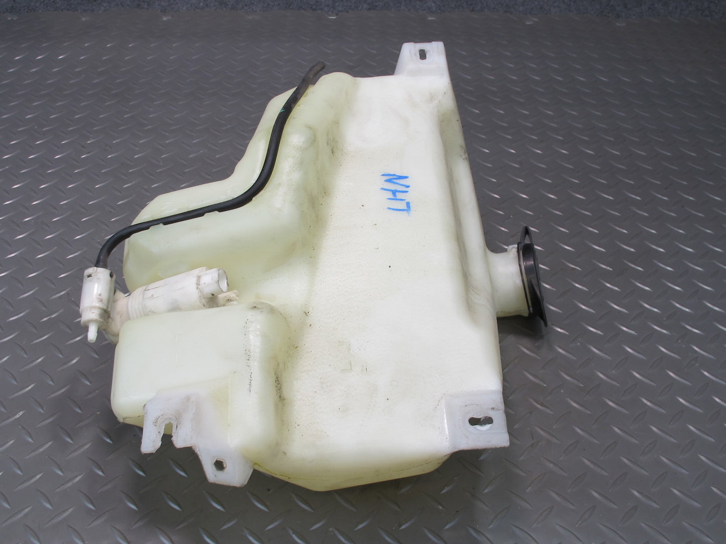 2008 Hummer H2 Front Windshield Wiper Washer Fluid Reservoir Bottle Tank