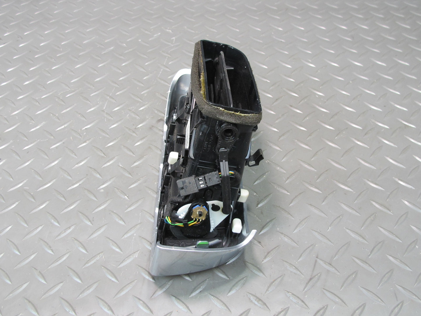 2011-2018 Porsche Cayenne 958 Front Left Side Dash Center A/C Air Vent Grille