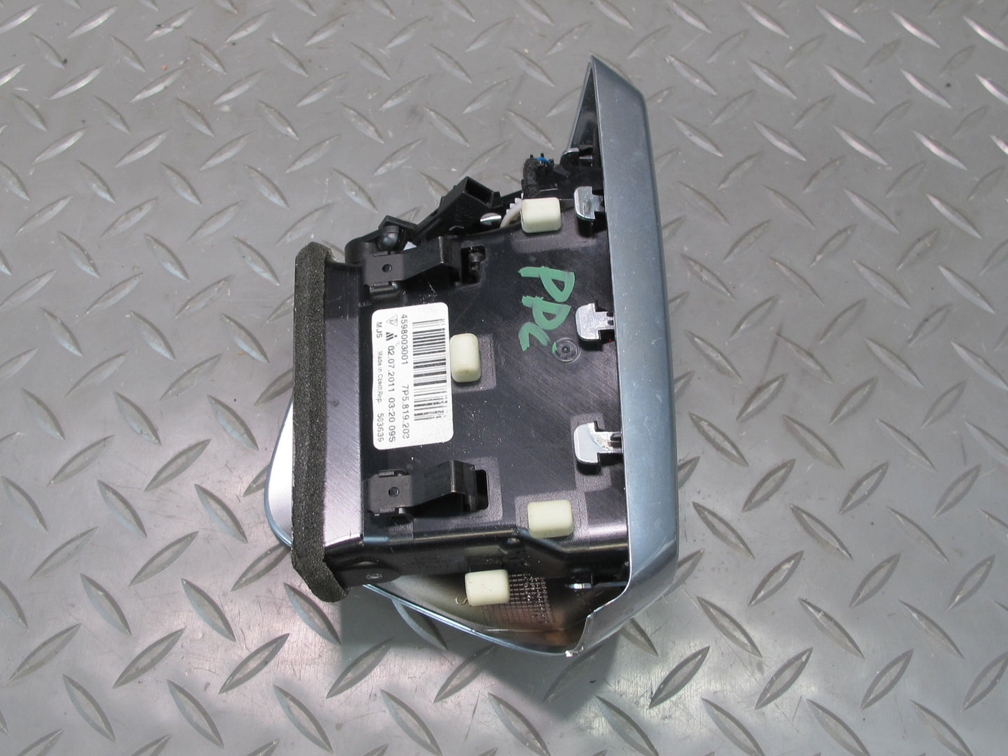 2011-2018 Porsche Cayenne 958 Rear Left Side Center A/C Heater Air Vent Grille