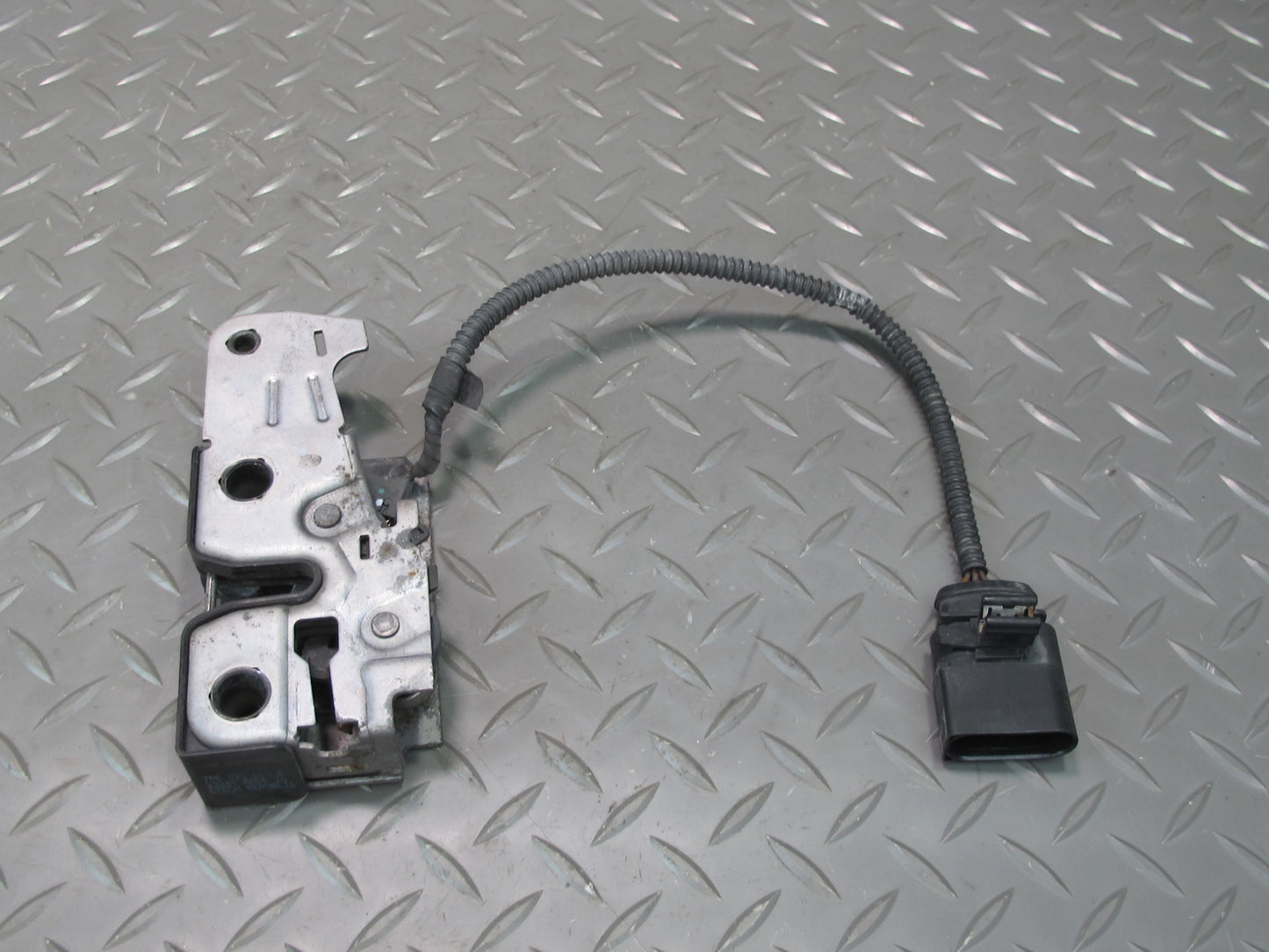 2011-2018 Porsche Cayenne 958 Front Hood Bonnet Latch Lock Actuator