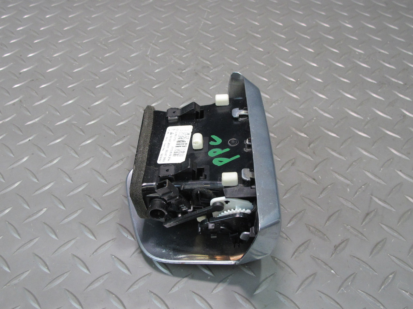 2011-2018 Porsche Cayenne 958 Rear Right Side Center A/C Heater Air Vent Grille