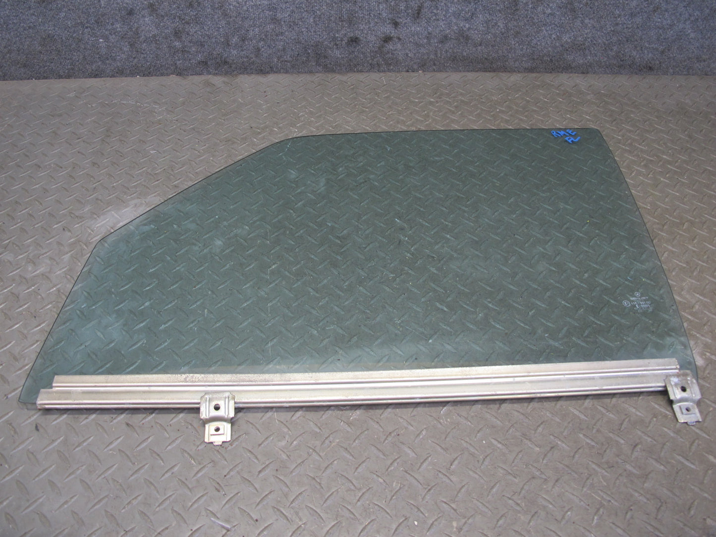 75-85 Mercedes W123 300D Sedan Front Left Door Glass Window OEM