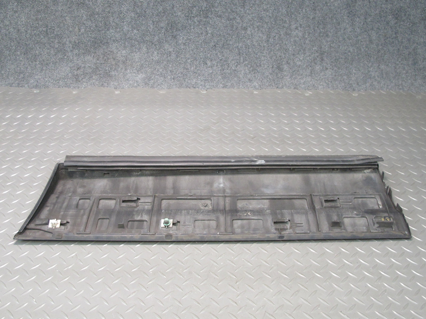 2011-2018 Porsche Cayenne 958 Rear Right Pass Side Lower Door Molding Blade