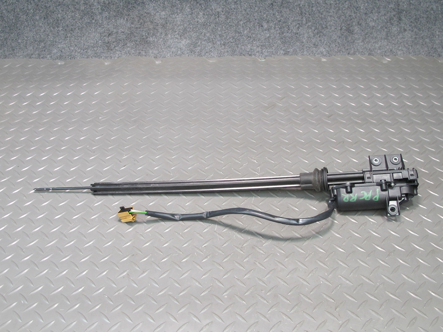 2011-2018 Porsche Cayenne 958 Rear Right Side Door Window Sun Shade Motor