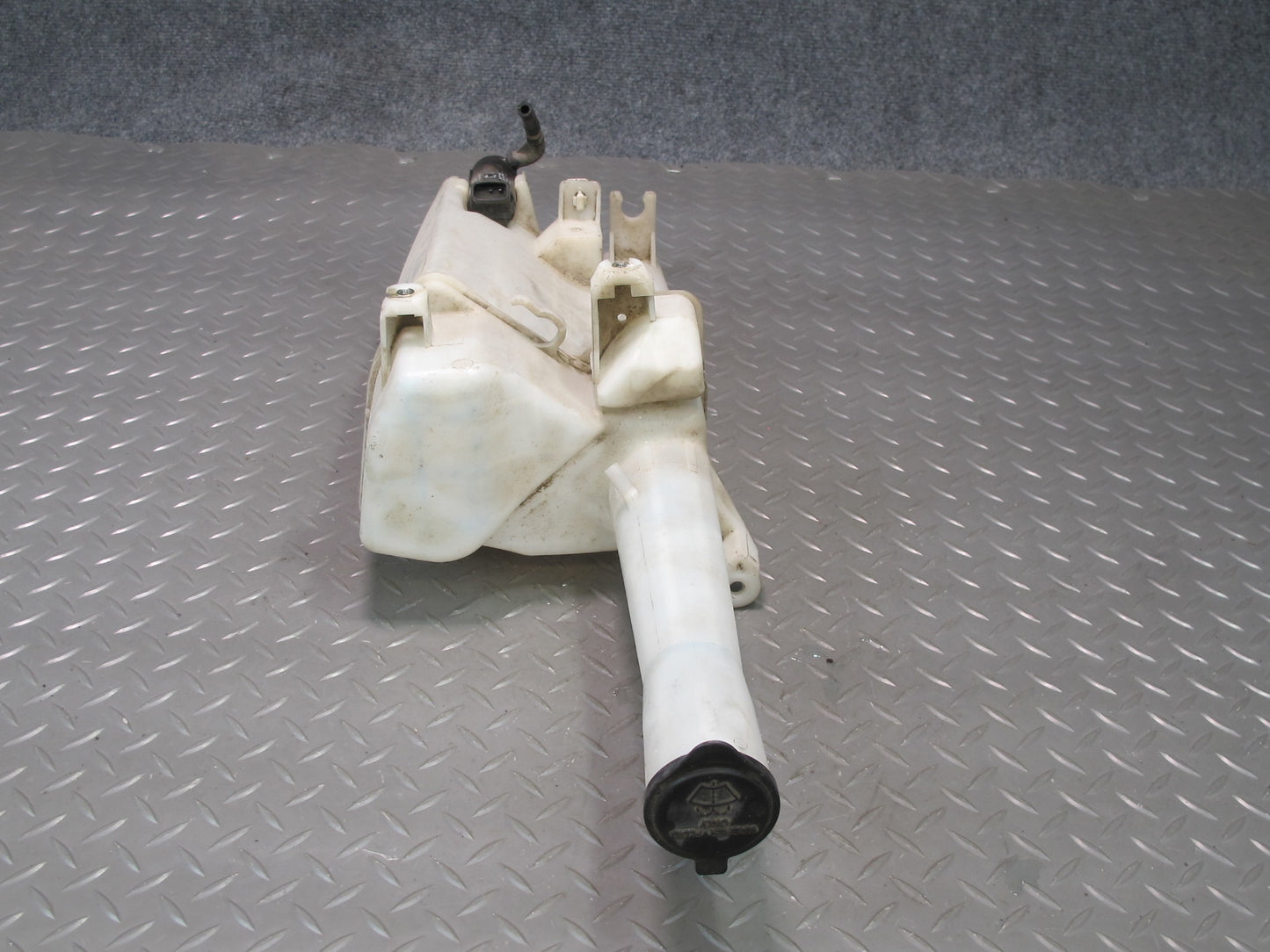 95-97 Toyota Celsior Lexus LS400 Windshield Wiper Washer Reservoir Tank Pump OEM