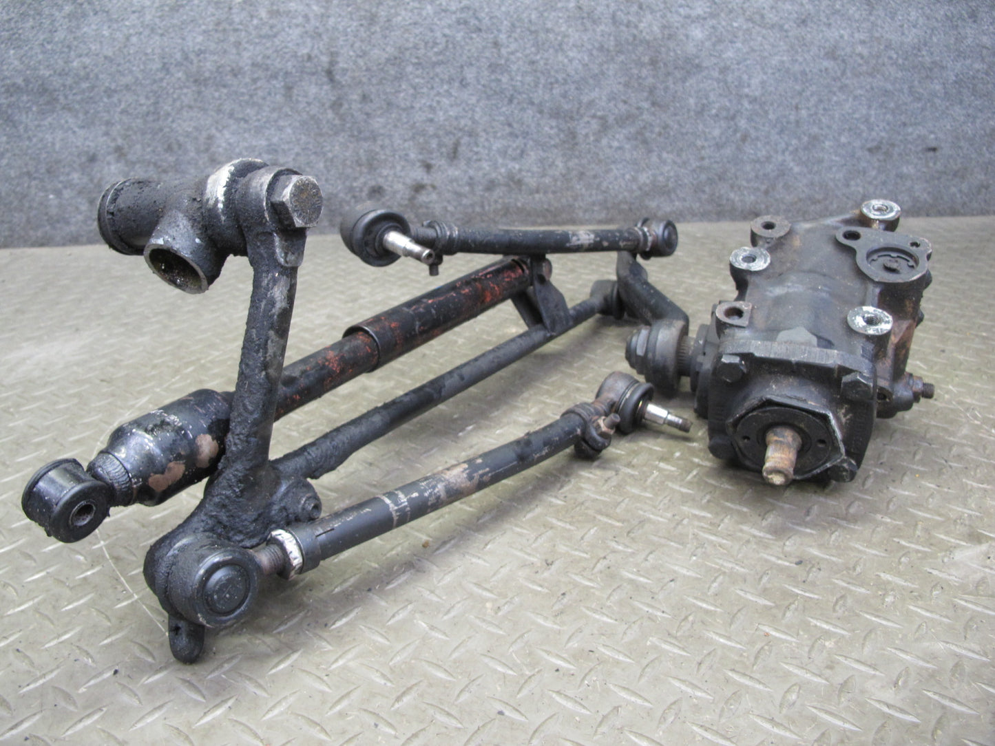 77-85 Mercedes W123 300D Power Steering Gearbox w Gear Rack Linkage OEM