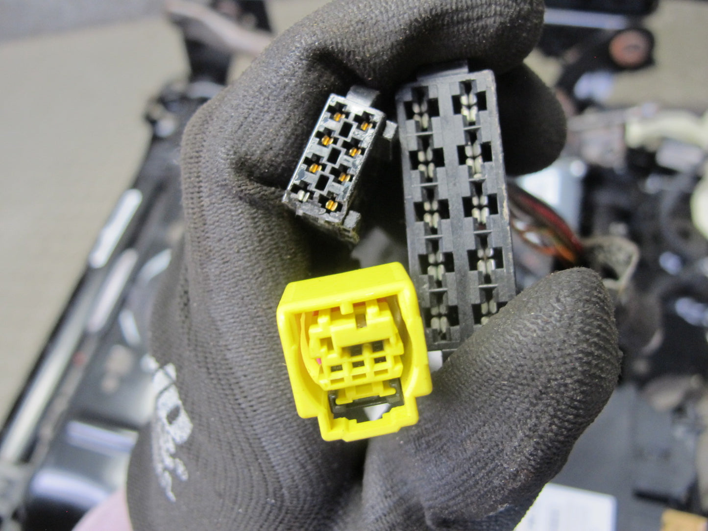 11-18 Porsche Cayenne 958 Front Right Side Lower Seat Rail Frame Track W/ Motor