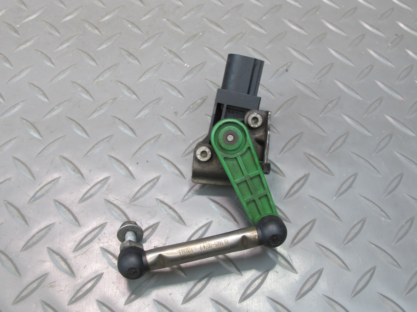 2011-2018 Porsche Cayenne 958 Front Headlight Suspension Height Level Sensor Set