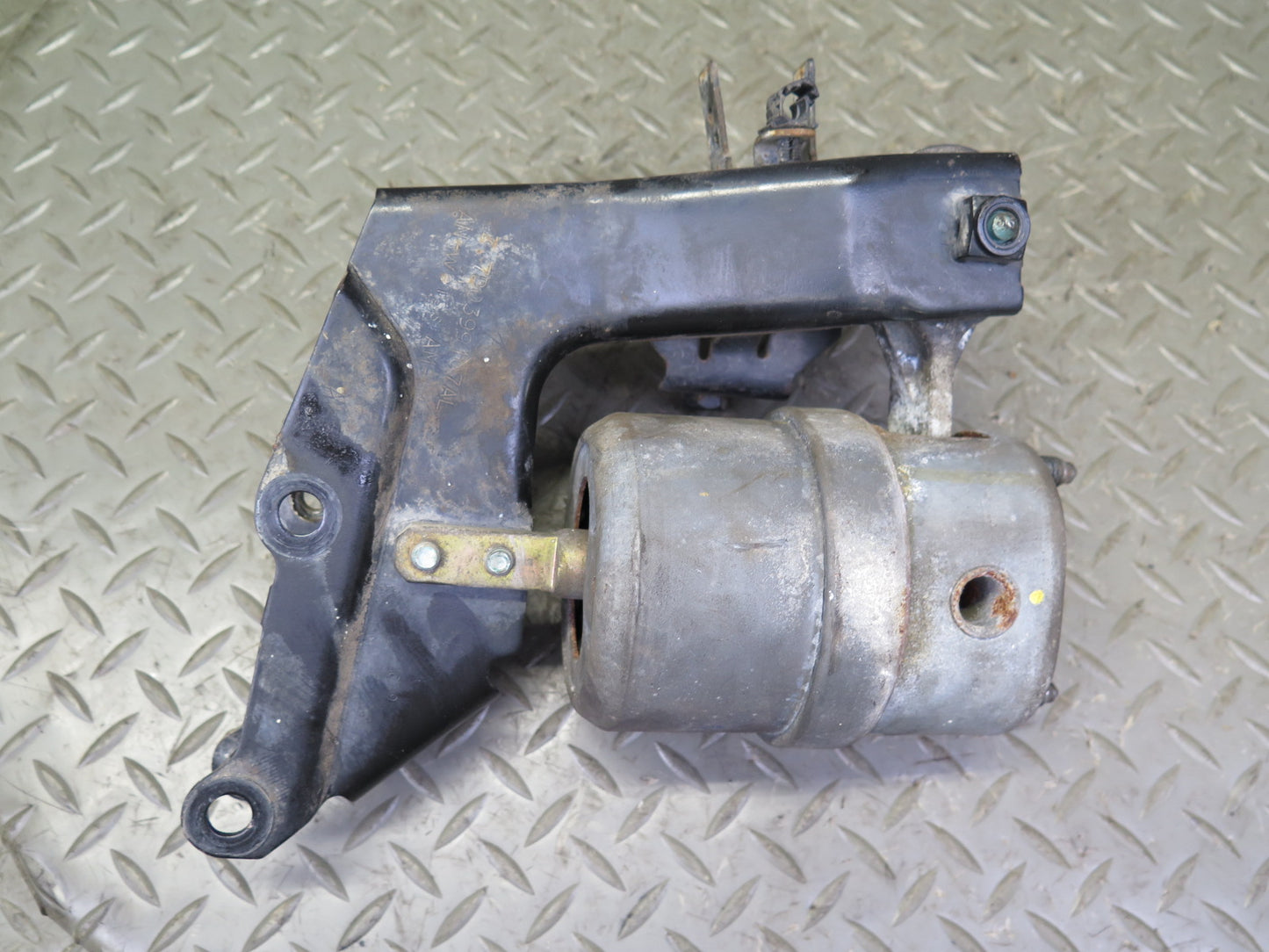 01-03 VW Eurovan T4 2.8L A/T Automatic Transmission Mount Bracket Set OEM