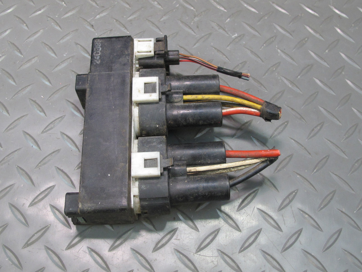 99-03 VW Eurovan T4 2.8L Engine Cooling Fan Relay Module 701919506A OEM