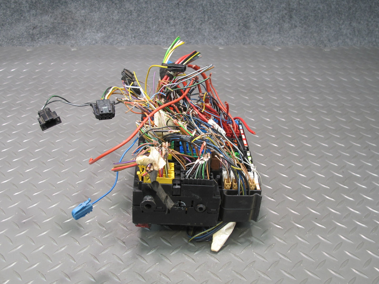 99-03 VW Eurovan T4 Power Distribution Fuse Relay Box Module OEM