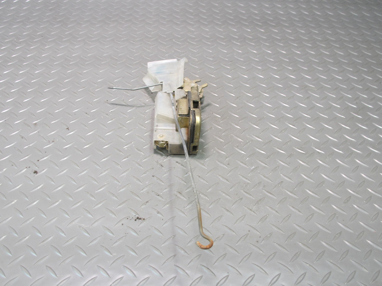 97-03 VW Eurovan T4 Front Left Door Lock Latch 701837015D OEM