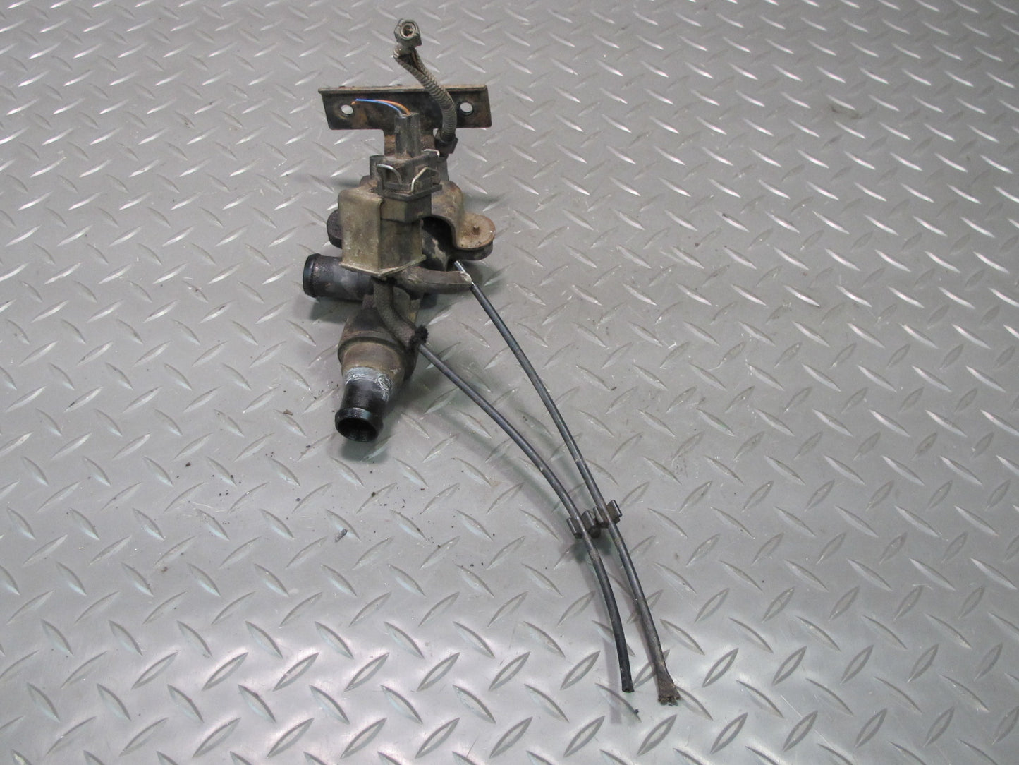 00-03 VW Eurovan T4 2.8L Engine Coolant Main Water Pump OEM