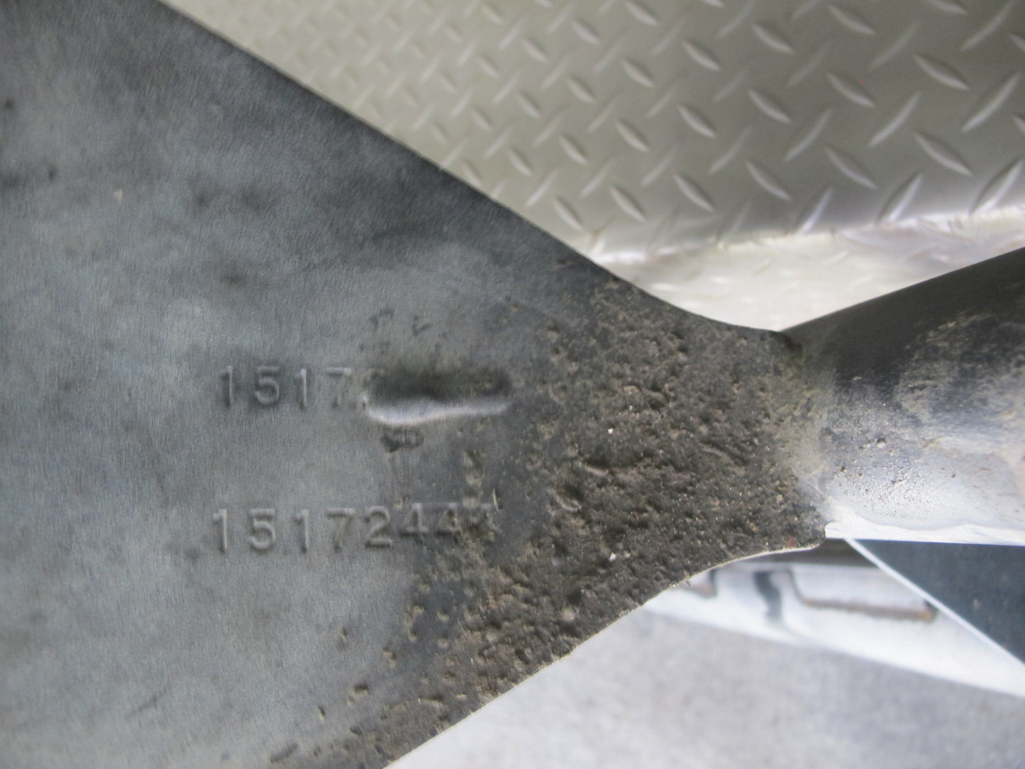 2003-2009 Hummer H2 Left Side Running Step Board Rocker Guard 15172444