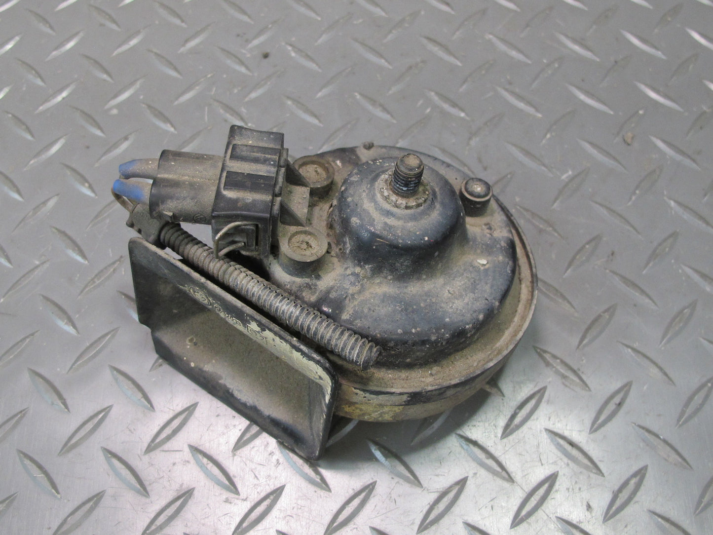 99-03 VW Eurovan T4 Set of 2 High & Low Tone Note Pitch Horn Signal OEM