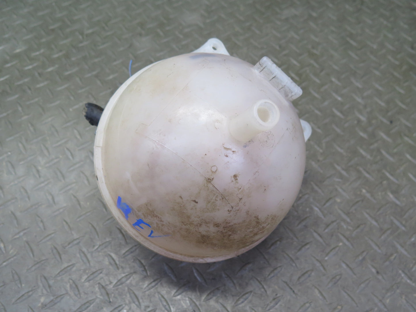 01-03 VW Eurovan T4 2.8L Engine Coolant Expansion Overflow Reservoir Tank OEM