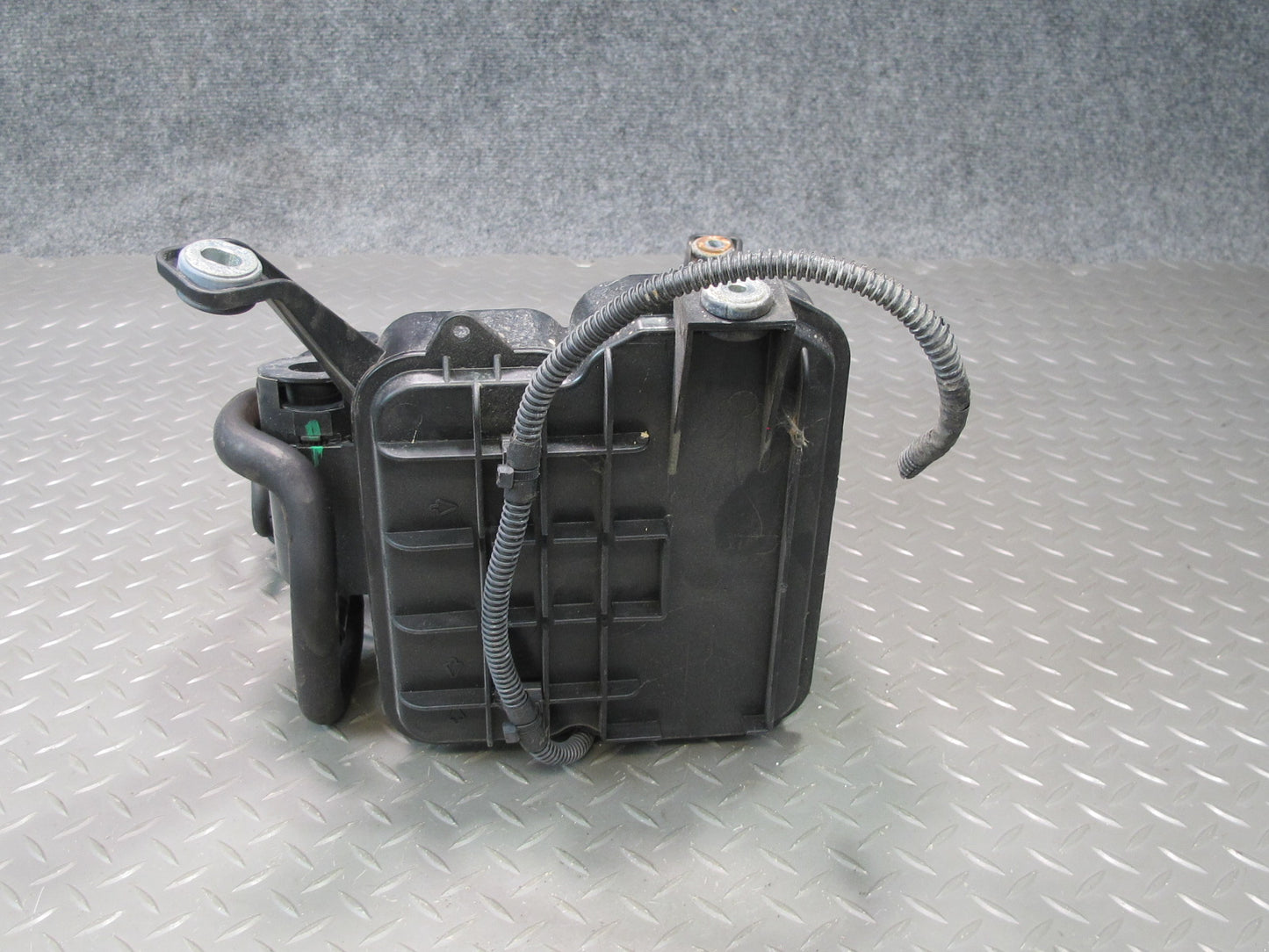 2011-2018 Porsche Cayenne 958 Fuel Vapor Evaporator Charcoal Emission Canister