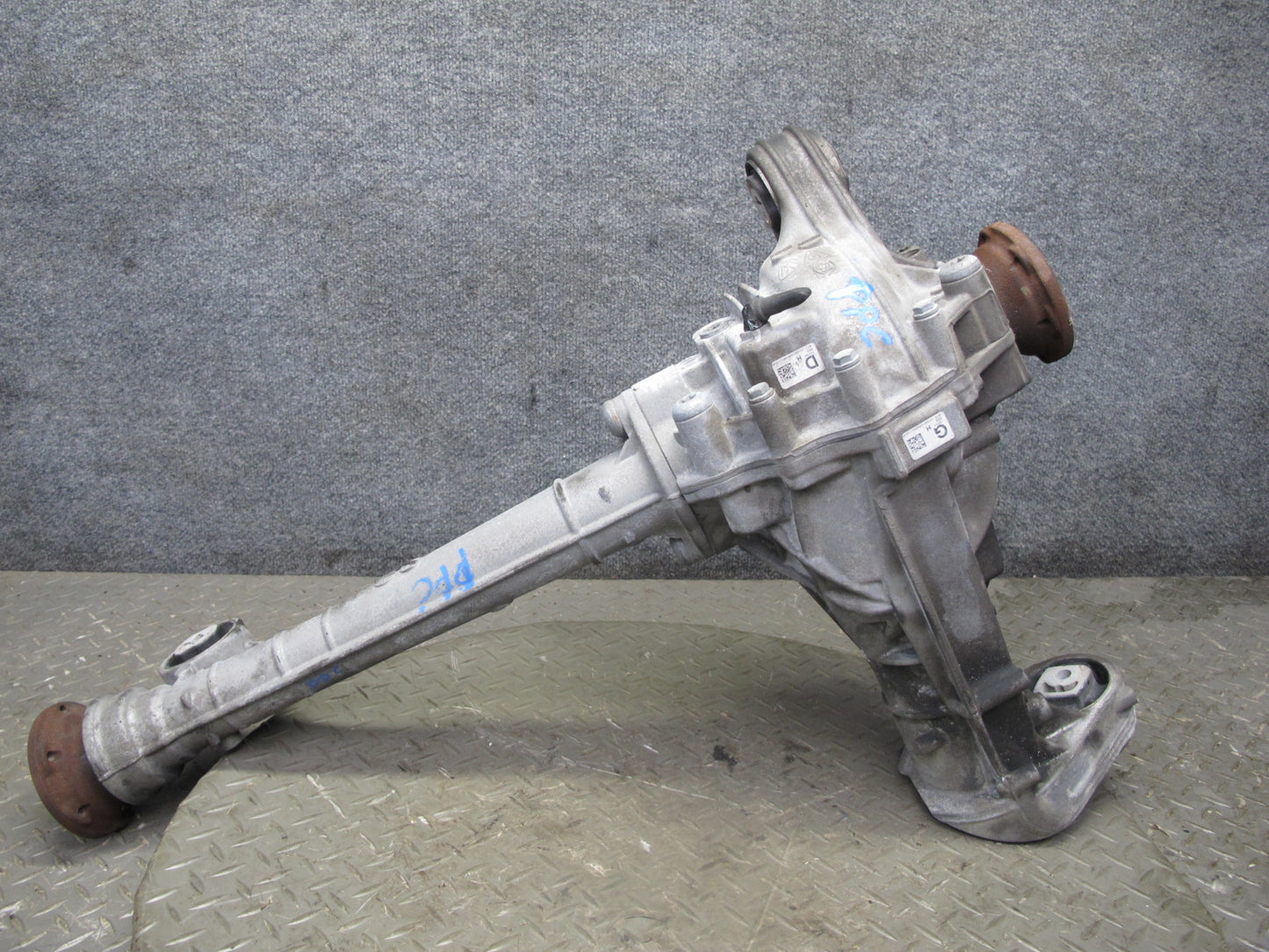 2011-2014 Porsche Cayenne 958 4.8L Turbo Front Axle Differential Carrier 2.92