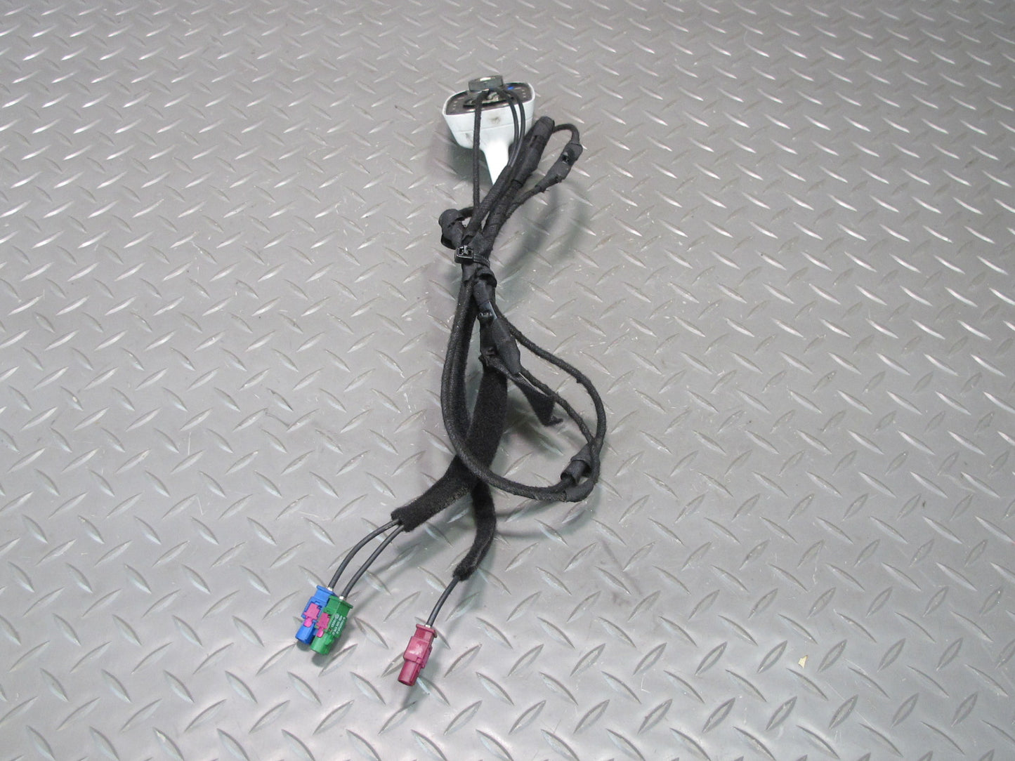 08-12 Audi 8T A5 S5 Coupe Exterior Roof Shark FIN Antenna White 8T0035503K OEM