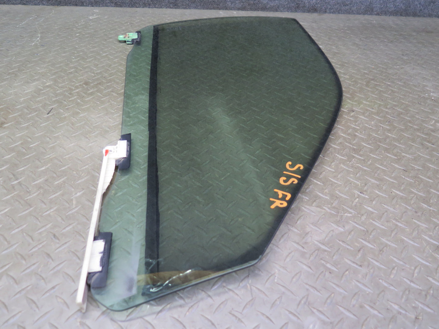 01-03 Lexus JCE10L IS300 Front Right Door Glass Window OEM