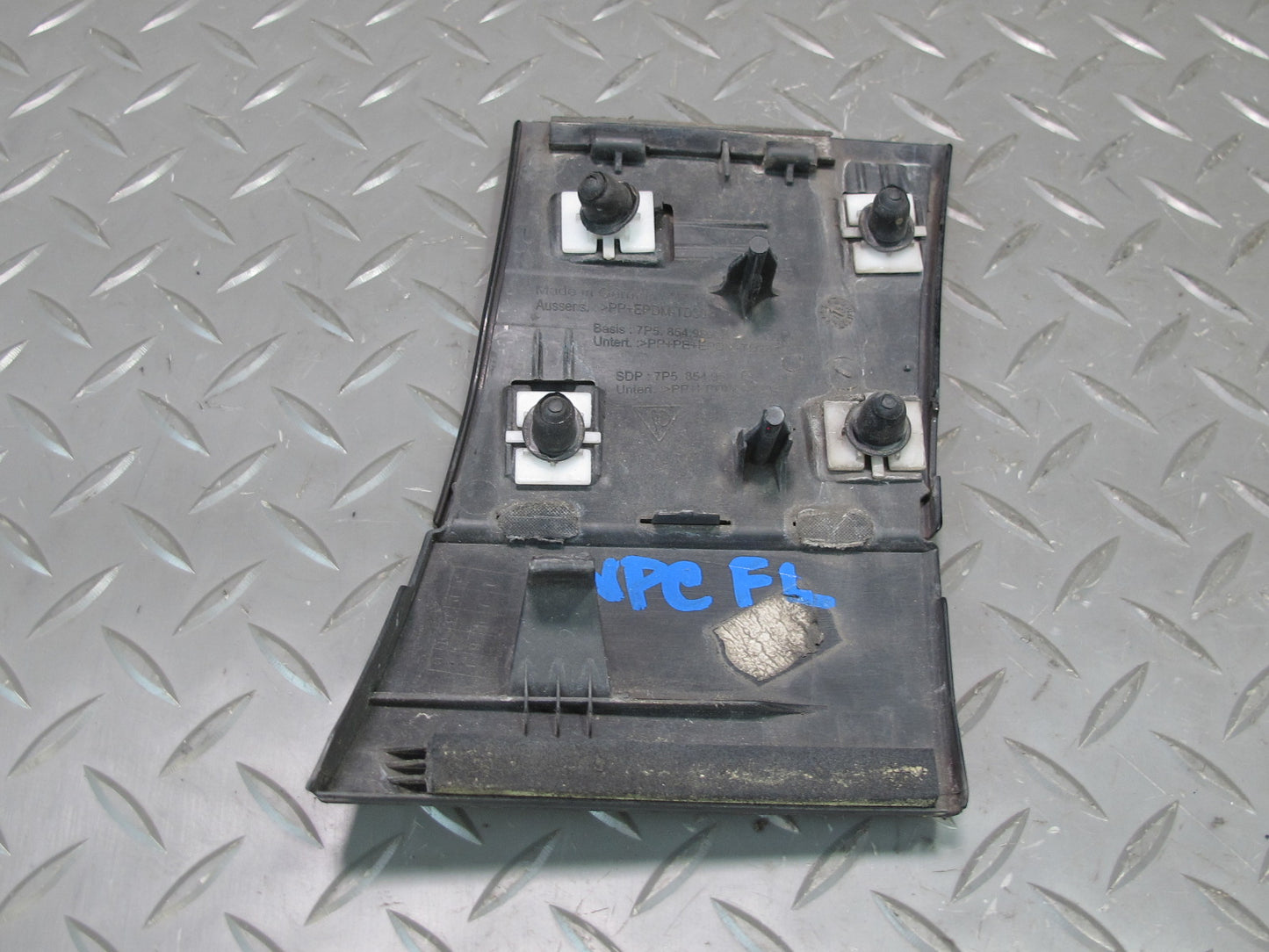 2011-2018 Porsche Cayenne 958 Front Left Side Lower Fender Molding Trim Cover